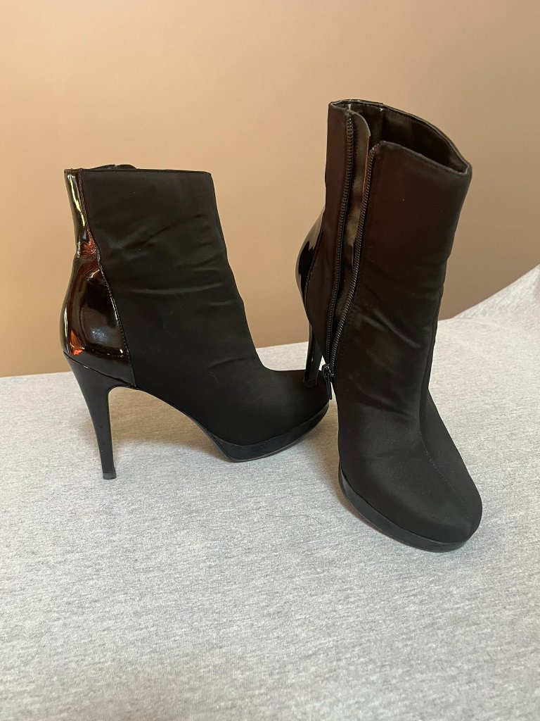 Charles David Black Ankle Booties, Size 7